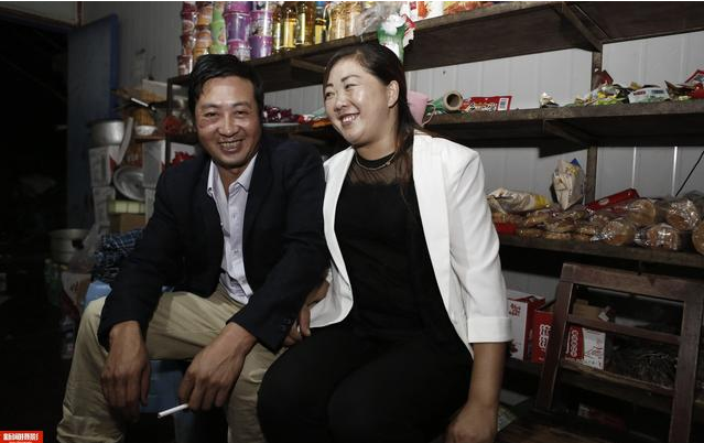 實(shí)拍農(nóng)民工集裝箱夫妻房，18平集裝箱能住5人，價(jià)格低心滿意足！